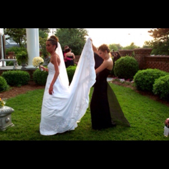 🎉HP🎉A-line Wedding Dress with Beadwork & Train - Picture 2 of 4