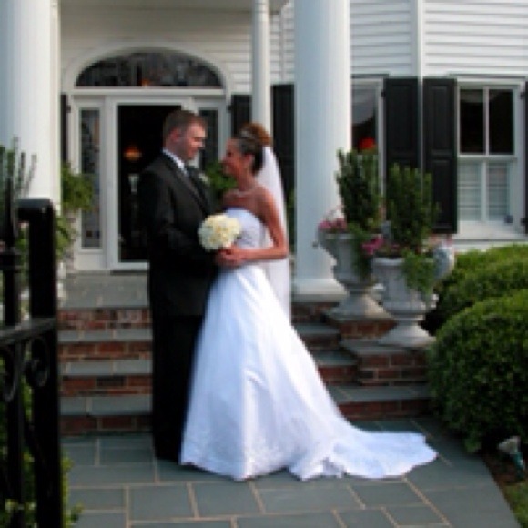 🎉HP🎉A-line Wedding Dress with Beadwork & Train - Picture 3 of 4