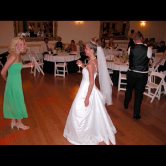 🎉HP🎉A-line Wedding Dress with Beadwork & Train - Picture 4 of 4