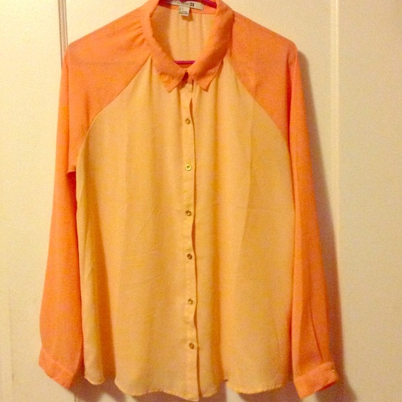 Two tone pink button up top