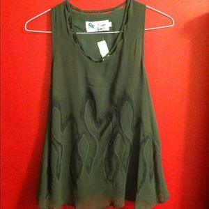 Patterned gray shirt. New