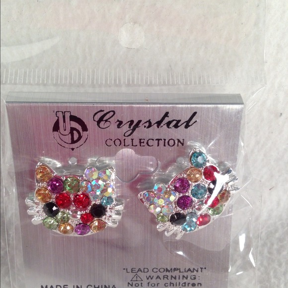 Hello Kitty earrings - Picture 3 of 4