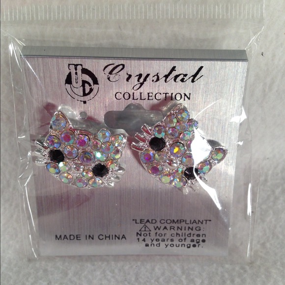 Hello Kitty earrings - Picture 4 of 4