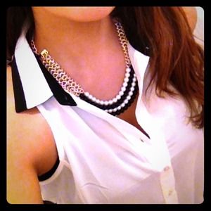 Sleeveless Collared Top