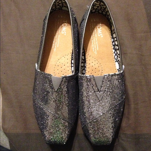 *Reserved: Sunnyboo_1* NWOT Gray Glitter TOMS