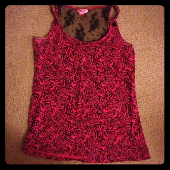 🚫SOLD IN BUNDLE🚫Cute Tank!