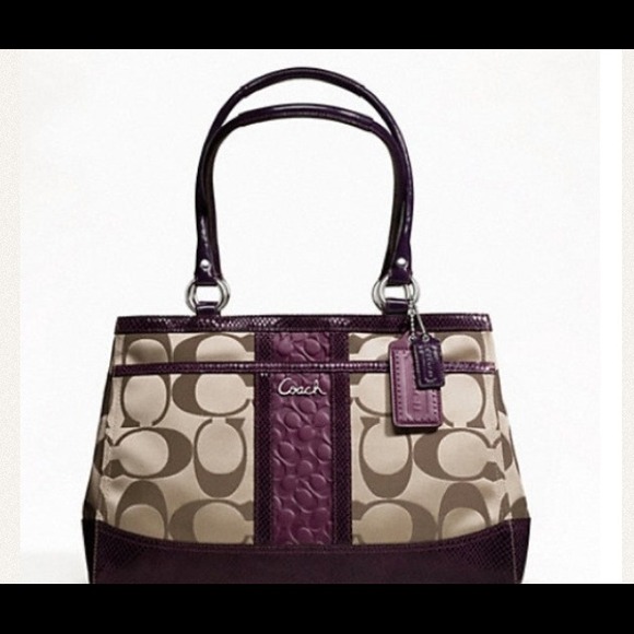 Looking for a coach wallet to match this bag!!!