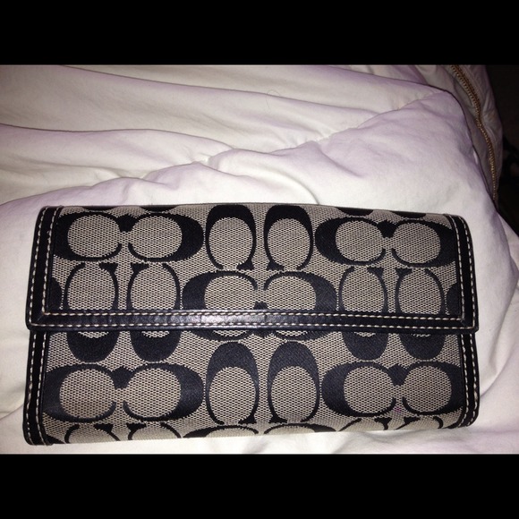 Like new coach wallet - Picture 2 of 3