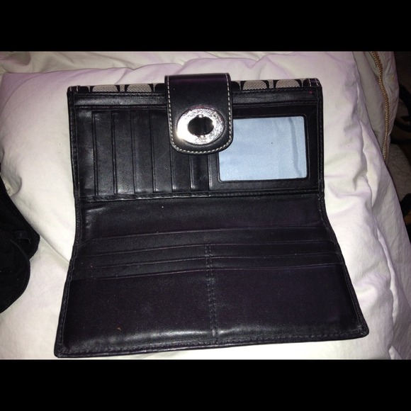 Like new coach wallet - Picture 3 of 3