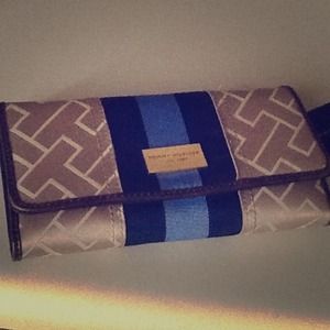 Tommy Hilfiger wallet *Reserved*