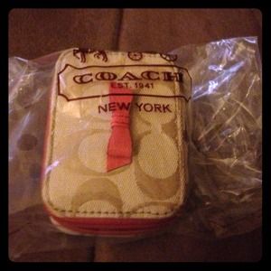 💟💟SOLD💟💟⭐Just Lowered⭐Coach pill box NIB⭐