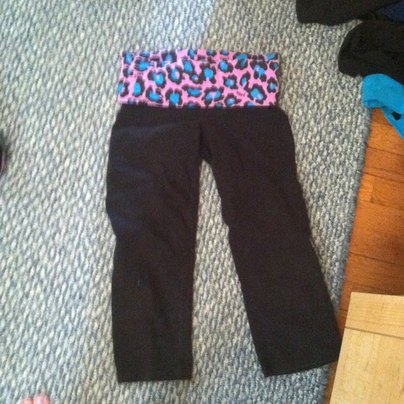🚫SOLD🚫Victoria's Secret yoga capris xs!