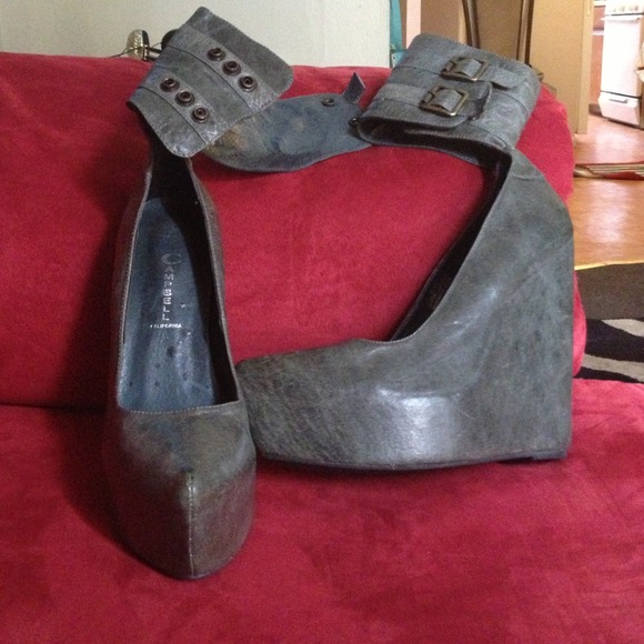 Size 10m Jeffrey Campbell's HOTT SALE!!!