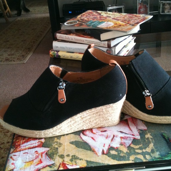 TRADED @Stolson Cute Canvas Platform Sandals Sz 9