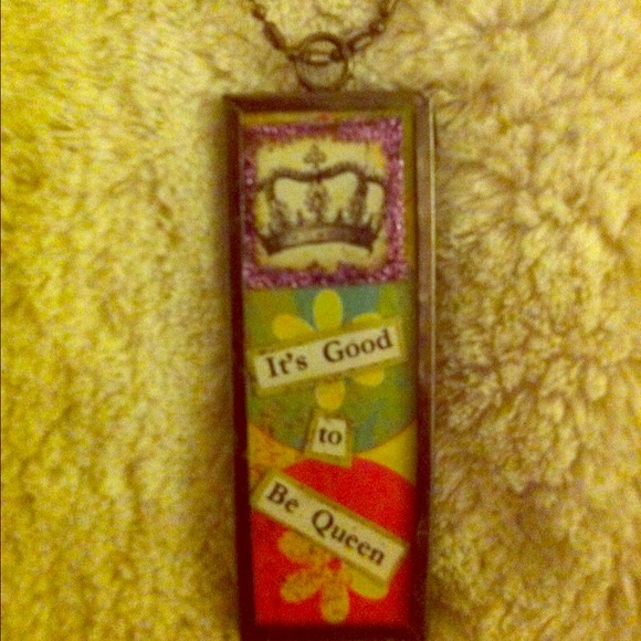 Handmade "its good to be queen" necklace.