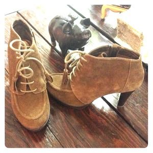 Brown Ann Klein booties