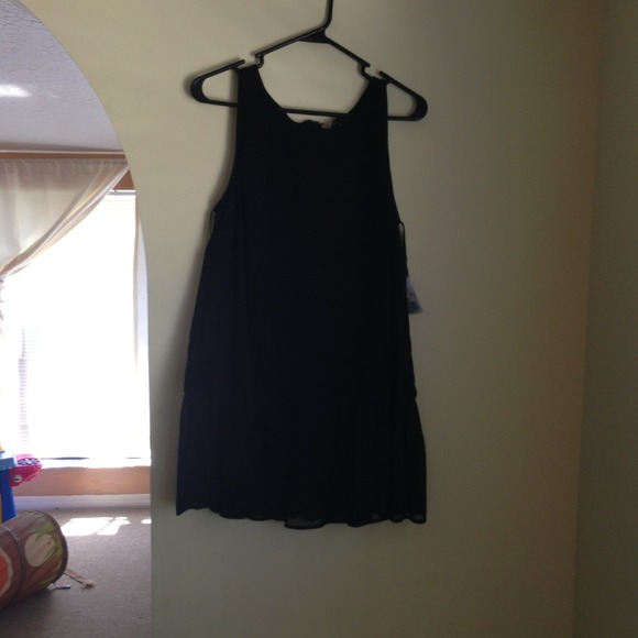 Black sleeveless dress