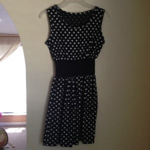 Black sleeveless dress