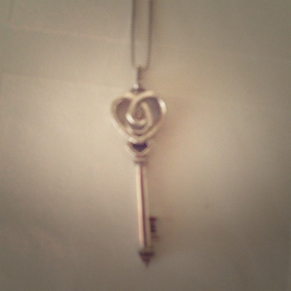 ✂Price cut! Kay jewelers diamond key pendant