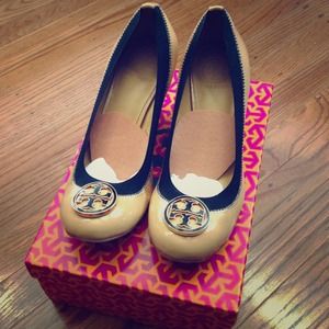 SOLD!Tory Burch Caroline Coffee/Black Patent Wedge