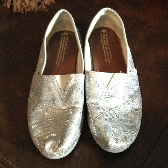 TOMS Silver glitter size 7