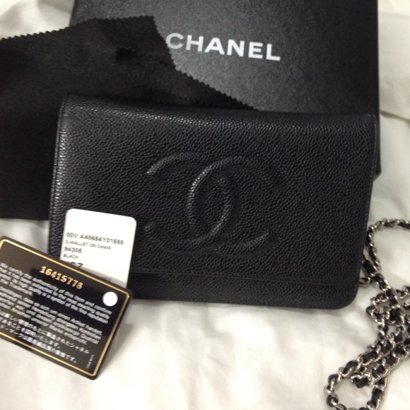 Chanel wallet on chain
