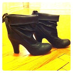 Bundle Great Simple Black Booties & Ann Taylor top