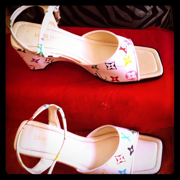 Sz. 9 Louis Vuitton Multi Sandal