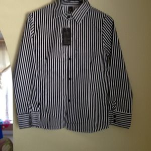 Black and white stripe long sleeve shirt