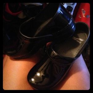 Gently worn Danskos!! Blk patent leather
