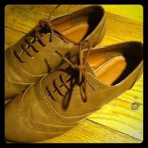 Super cute Oxfords.