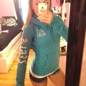 SOLD ❌ Gilly Hicks sweatshirt