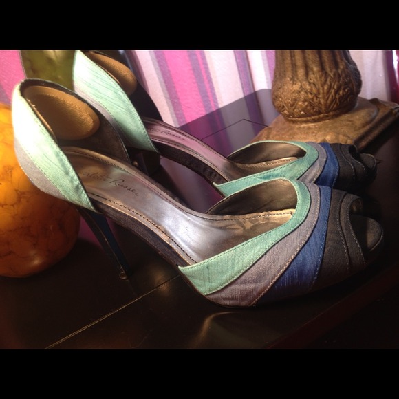 Blue layered pumps