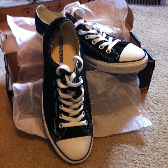 Converse lace up sneakers sz.9 1/2 black