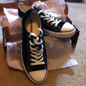 Converse lace up sneakers sz.9 1/2 black