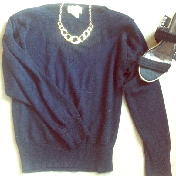 TRADED🚫🚫Adorable black lightweight sweater!