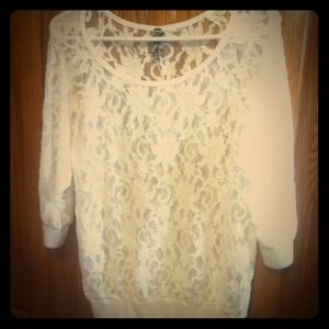 🎀🎀RESERVED🎀🎀Cream lace quarter sleeve top!