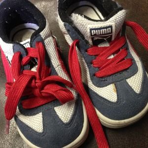 Kids puma sneakers. Size 7