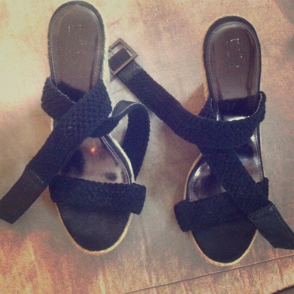 Traded🚫🚫Cute black wedges