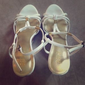TRADED🚫🚫White and gold wedges size 8
