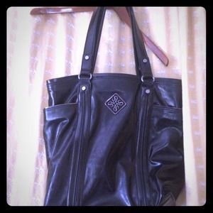 Vera Wang Simple Black purse