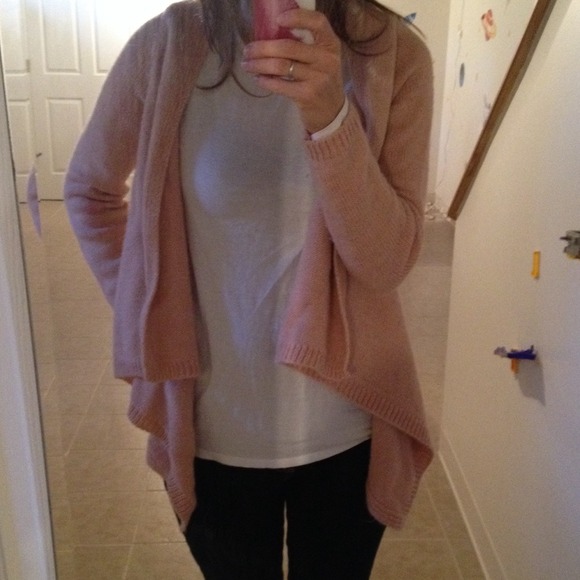 🚫🚫BUNDLED Super cute pink sweater - Picture 2 of 3