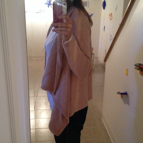 🚫🚫BUNDLED Super cute pink sweater - Picture 3 of 3