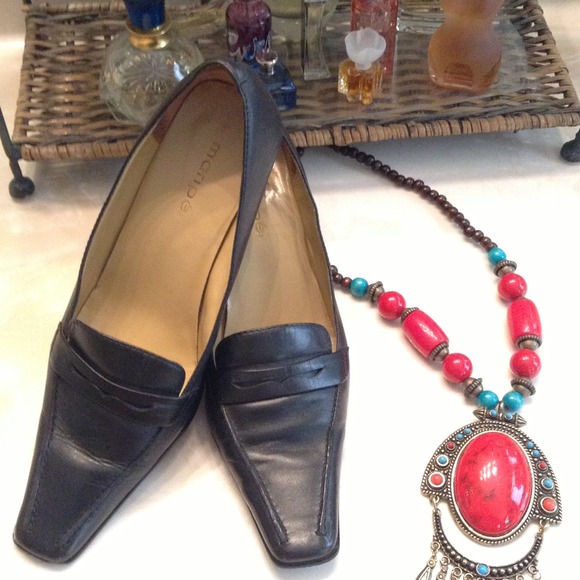 Black loafer style heel ***** Just Reduced***** - Picture 2 of 4