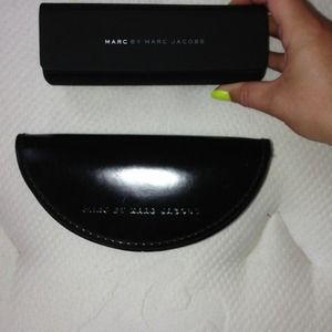 Marc Jacobs Sunglasses case (Bundle)
