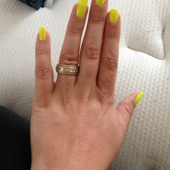 Very pretty ring - Picture 2 of 3