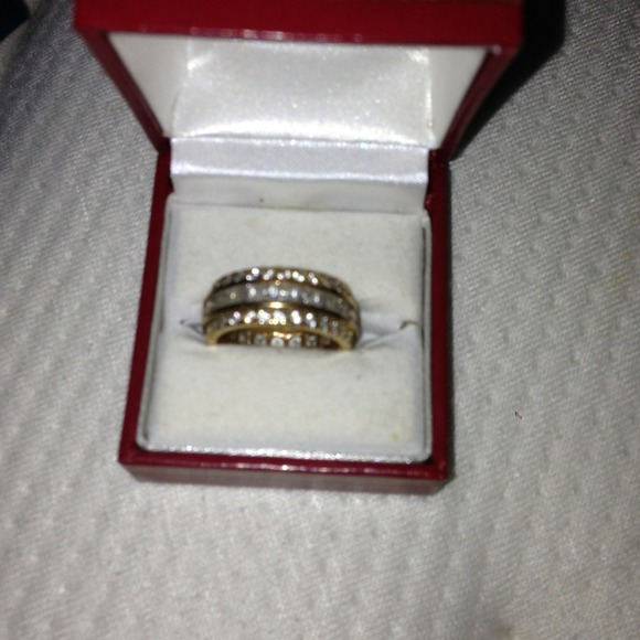 Very pretty ring - Picture 3 of 3