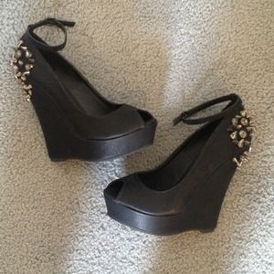 ⬇REDUCED⬇🎀Brand New Spike Wedges🎀