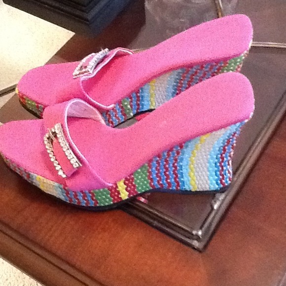 (SOLD)Shoes - Picture 2 of 3