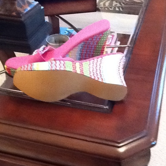 (SOLD)Shoes - Picture 3 of 3